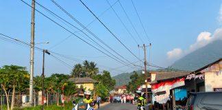Polsek Bunguran Timur dan Satlantas Polres Natuna Amankan Meriahnya HUT ke-19 Kelurahan Ranai Darat
