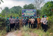 Polsek Serasan Bersama Koramil dan Posal Gelar Patroli Gabungan Antisipasi Karhutla di Desa Pangkalan