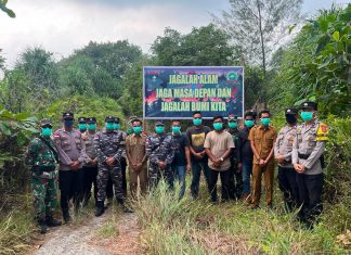 Polsek Serasan Bersama Koramil dan Posal Gelar Patroli Gabungan Antisipasi Karhutla di Desa Pangkalan