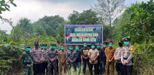 Polsek Serasan Bersama Koramil dan Posal Gelar Patroli Gabungan Antisipasi Karhutla di Desa Pangkalan
