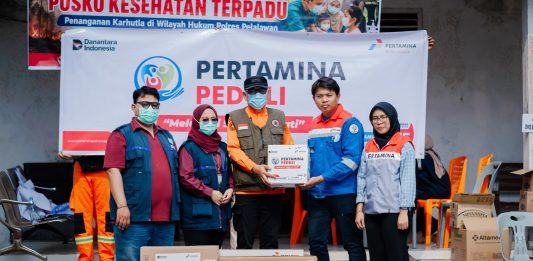 Pertamina Patra Niaga Regional Sumbagut Gerak Cepat Salurkan Bantuan Penanggulangan Asap di Kerumutan, Pelalawan
