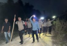 Kapolsek Bunguran Timur Pimpin Pencarian Empat Warga Hilang hingga Perbatasan Desa Hingga Malam Hari