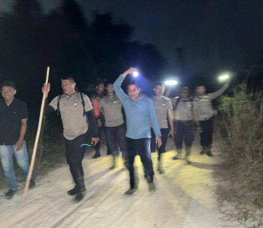 Kapolsek Bunguran Timur Pimpin Pencarian Empat Warga Hilang hingga Perbatasan Desa Hingga Malam Hari