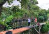 HUT ke-8 Batalyon Komposit 1/Gardapati, Prajurit Turun Langsung Bersihkan Pantai dan Lingkungan Warga