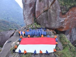 Danlanud RSA Natuna Kobarkan Semangat Kemerdekaan, 54 Pendaki Menuju Puncak Gunung Ranai