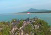 Sambut HUT ke-81 RI, TNI AU Lanud RSA Natuna Bersama Forkopimda dan Masyarakat Kibarkan Merah Putih di Pulau Sahi