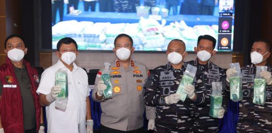 Kapolda Kepri Ikuti Konferensi Pers Pengungkapan Penyelundupan 1,3 ton Ketamine di Perairan Batam