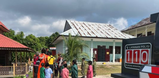 Jumat Berkah, Satsamapta Polres Natuna Salurkan Air Bersih untuk Warga Terdampak Kekeringan dan SD Negeri 012