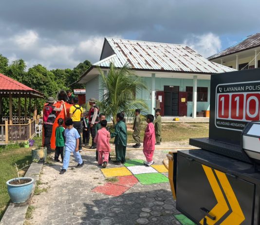 Jumat Berkah, Satsamapta Polres Natuna Salurkan Air Bersih untuk Warga Terdampak Kekeringan dan SD Negeri 012