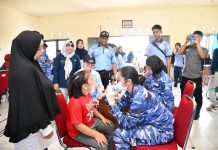 Danlanud RSA Hadir Bersama Warga, Pengobatan Gratis Warnai HUT ke-19 Ranai Darat