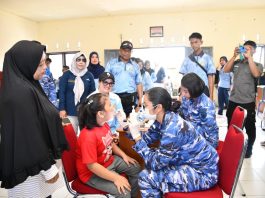 Danlanud RSA Hadir Bersama Warga, Pengobatan Gratis Warnai HUT ke-19 Ranai Darat