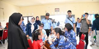 Danlanud RSA Hadir Bersama Warga, Pengobatan Gratis Warnai HUT ke-19 Ranai Darat