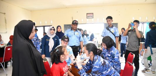 Danlanud RSA Hadir Bersama Warga, Pengobatan Gratis Warnai HUT ke-19 Ranai Darat