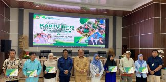 Lindungi Pekerja Rentan, Pemko Pematangsiantar Serahkan Kartu BPJS Ketenagakerjaan