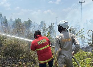 Gerak Cepat Polisi, Damkar dan Warga Cegah Kebakaran Lahan Meluas