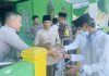 Jumat Berkah, SPKT Polres Natuna Bagikan 100 Nasi Kotak kepada Jamaah Masjid An Nahar
