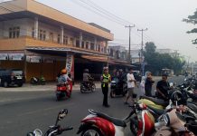Jaga Kelancaran Lalu Lintas, Satlantas Polres Natuna Amankan Senam Massal di Pantai Piwang