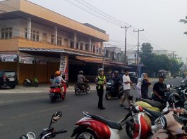 Jaga Kelancaran Lalu Lintas, Satlantas Polres Natuna Amankan Senam Massal di Pantai Piwang