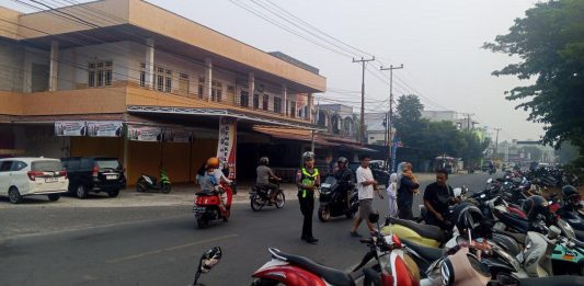 Jaga Kelancaran Lalu Lintas, Satlantas Polres Natuna Amankan Senam Massal di Pantai Piwang