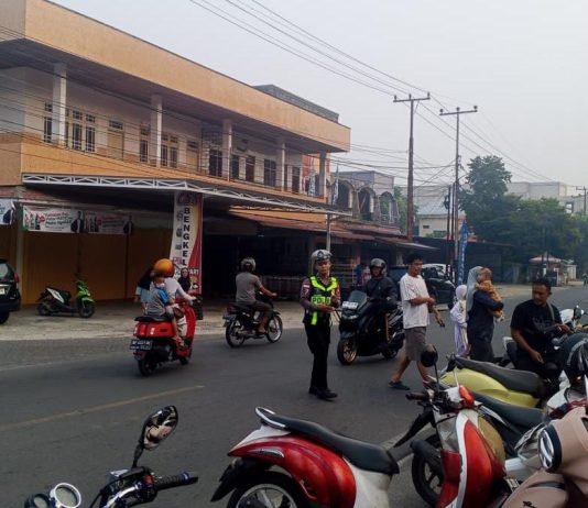 Jaga Kelancaran Lalu Lintas, Satlantas Polres Natuna Amankan Senam Massal di Pantai Piwang