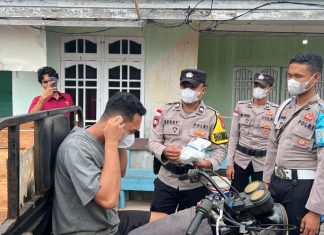 Cegah Dampak Kabut Asap, Polsek Pulau Laut Bersama Puskesmas, Bagikan Masker kepada Masyarakat