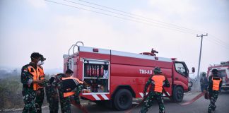 Lanud RSA Kembali Kerahkan Mobil PK untuk Tangani Karhutla di Natuna