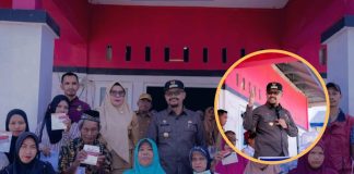 Serahkan Bantuan PKH di Lakudo, Bupati Azhari Ungkap Masih Ada Ketimpangan Data Desil di Buteng