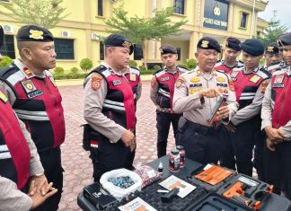 Satsamapta Polres Aceh Timur Perkenalkan Byrna SD sebagai Senjata Beladiri