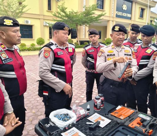 Satsamapta Polres Aceh Timur Perkenalkan Byrna SD sebagai Senjata Beladiri