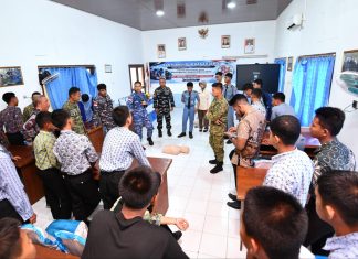 Kolaborasi TNI, RSAU Lanud Raden Sadjad Ajarkan BHD kepada Pelajar Natuna