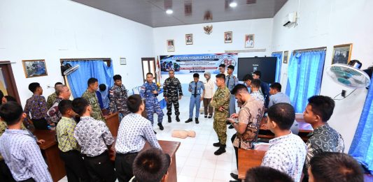 Kolaborasi TNI, RSAU Lanud Raden Sadjad Ajarkan BHD kepada Pelajar Natuna