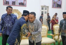 Pisah Sambut Kapolres Aceh Timur, AKBP Irwan Kurniadi kepada AKBP Aris Cai Dwi Susanto