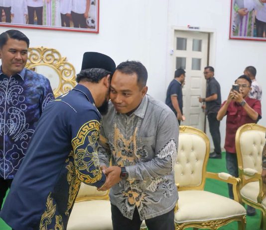 Pisah Sambut Kapolres Aceh Timur, AKBP Irwan Kurniadi kepada AKBP Aris Cai Dwi Susanto