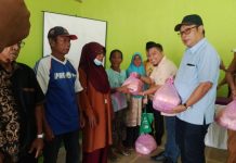 24 Tahun Kepri, Tiga Wakil Rakyat Kompak Turun Langsung Bagikan Sembako untuk Masyarakat Kurang Mampu