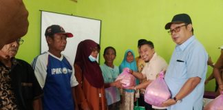 24 Tahun Kepri, Tiga Wakil Rakyat Kompak Turun Langsung Bagikan Sembako untuk Masyarakat Kurang Mampu