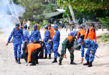 Sambut HUT ke-81 TNI, Danlanud Raden Sadjad Pimpin Aksi Peduli Sampah di Pantai Tanjung
