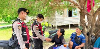 Polsek Pulau Laut Intensifkan Patroli Dialogis, Hadirkan Rasa Aman bagi Masyarakat di Pelabuhan Air Payang