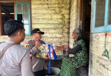 Polsek Bunguran Timur Gelar Jumat Berkah Berbagi, Salurkan Sembako kepada 15 Warga Kurang Mampu 