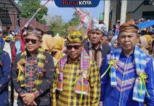 Hadiri Acara Adat Meta’u’a, Sekda Busel Sampaikan Pesan Bupati Soal Listrik dan Infrastruktur Siompu