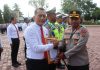 Pimpin Apel Pagi, Kapolres Aceh Timur Beri Penghargaan kepada Personel Berprestasi