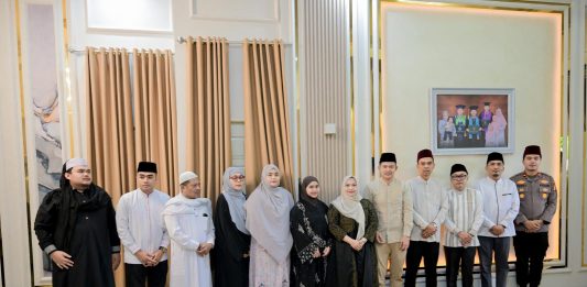 Meski Padat Agenda Safari Dakwah, UAS Sempatkan Tabligh Akbar Bersama Bupati Bengkalis di Muara Basung