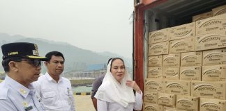 96 Ribu Liter MinyaKita Tiba di Natuna, Cen Sui Lan Pastikan Stok Aman dan Harga Dikawal