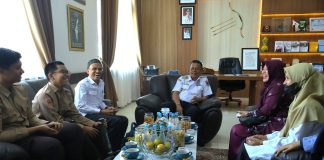 Terima Kunjungan Silaturahmi 2 Pelajar SMA Raudhatul Jannah di Ruang Kerja, Elzadaswarman Beri Dukungan Moril
