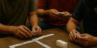 Bermain Domino, Hiburan yang Bisa Mempererat Silaturahmi Namun Berpotensi Berdampak pada Kehidupan Sosial