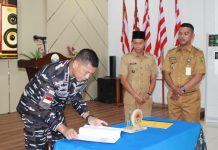 Danlanal Ranai Terima Penyerahan Surat Alas Hak Tanah untuk Pengembangan Posal Midai