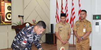 Danlanal Ranai Terima Penyerahan Surat Alas Hak Tanah untuk Pengembangan Posal Midai
