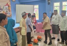 Berbagi di Hari Jadi Kepri, Marzuki Serahkan 100 Paket Sembako untuk Warga Jemaja