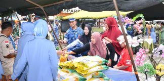 Lanud Raden Sadjad dan PIA Ardhya Garini Hadirkan Bazar Murah untuk Warga Natuna