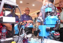 Hadapi Perkembangan Teknologi, Wamenaker Tekankan Peningkatan Kompetensi Teknisi Ponsel