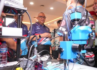 Hadapi Perkembangan Teknologi, Wamenaker Tekankan Peningkatan Kompetensi Teknisi Ponsel